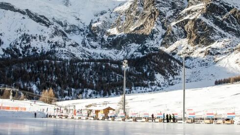 Ice skating in Saas-Almagell or Saas-Grund